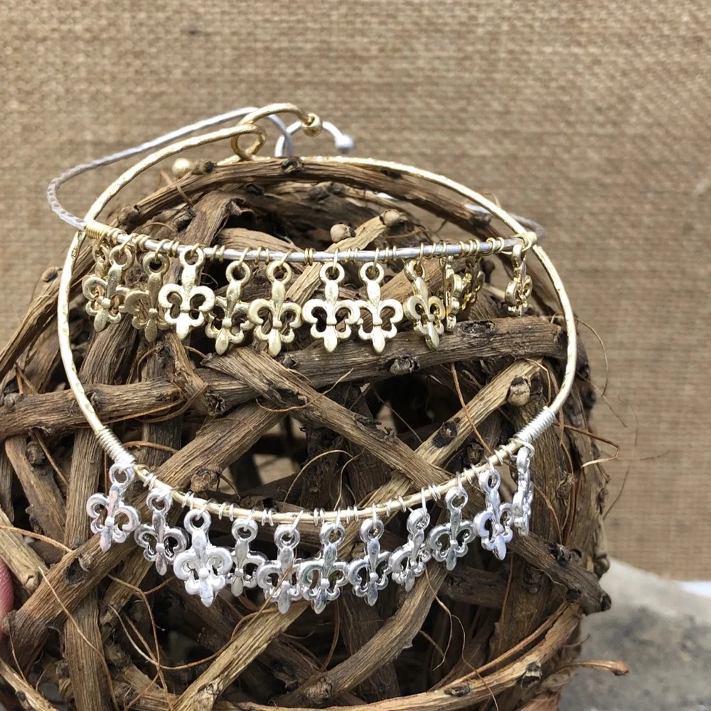 🌼 Dainty Wire Fleur De Lis Dangle Charms Gold & Silver Mixed Bracelet